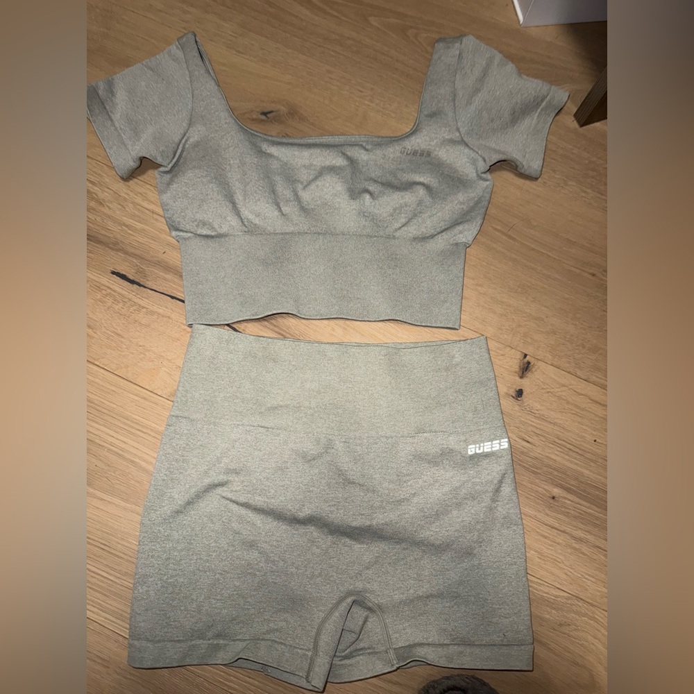 Guess gym set light olive green